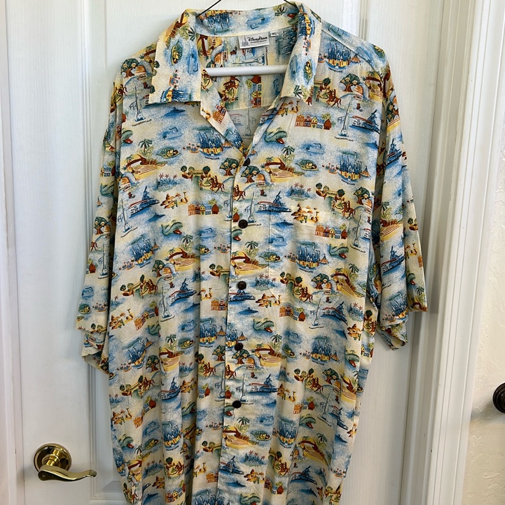 Disneyland button down short sleeved shirt